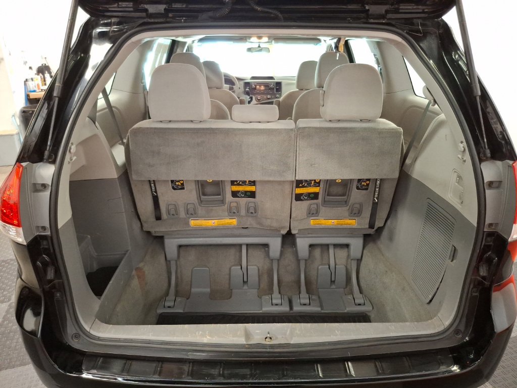 Used 2013 Toyota Sienna L FWD image 13