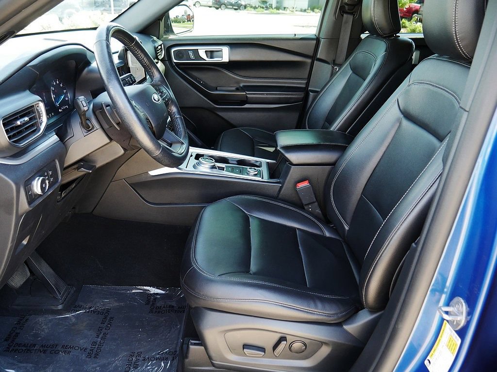 Used 2020 Ford Explorer XLT w/ Equipment Group 202A AWD/4WD image 11