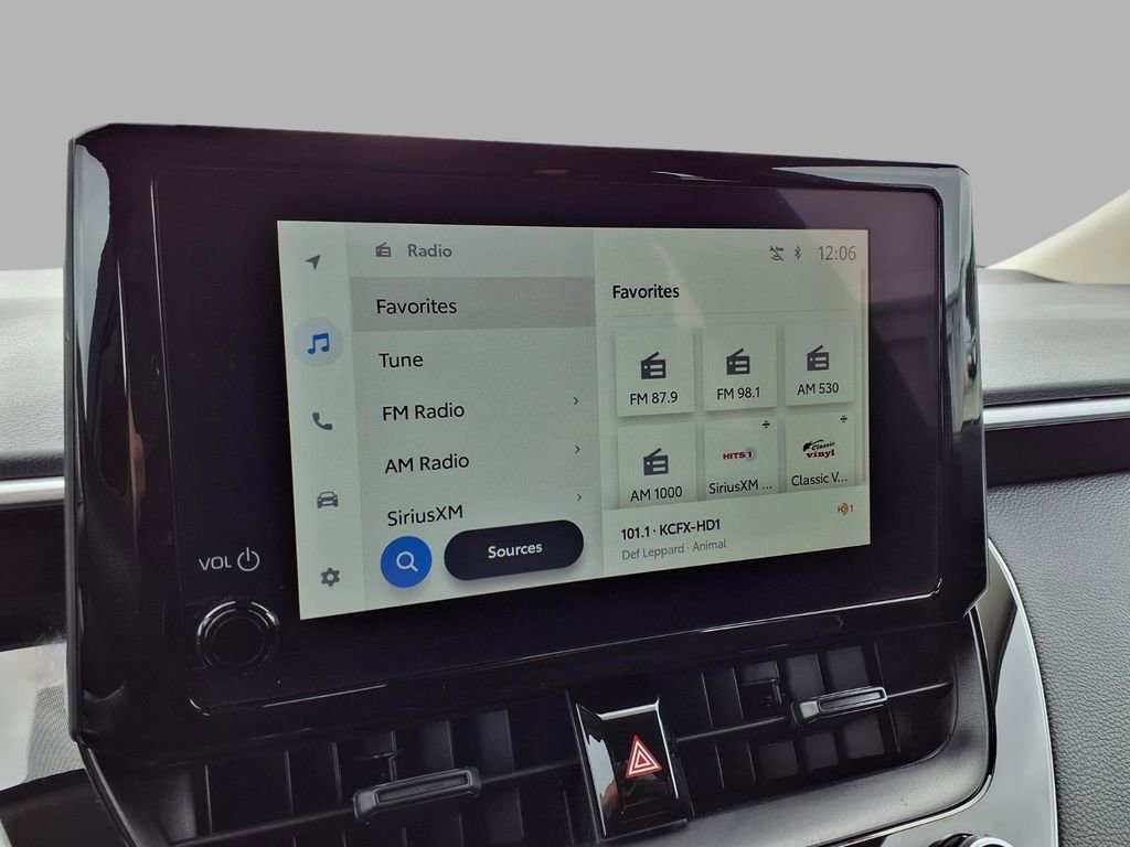 Used 2025 Toyota Corolla LE image 6