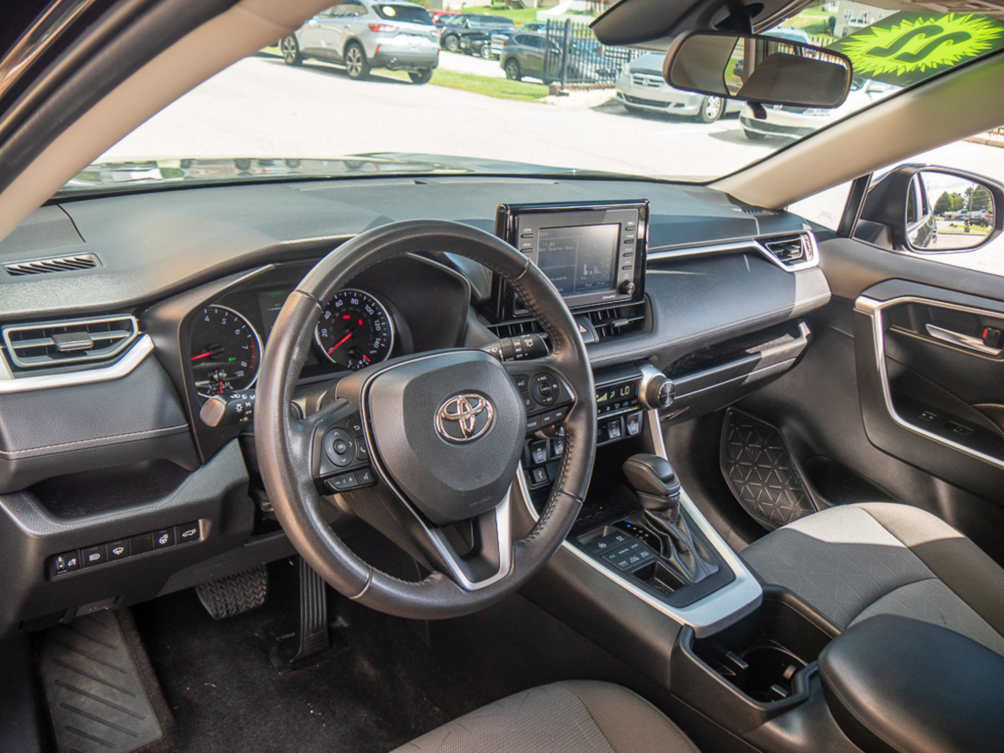 Used 2022 Toyota RAV4 XLE w/ Convenience Package AWD/4WD image 13