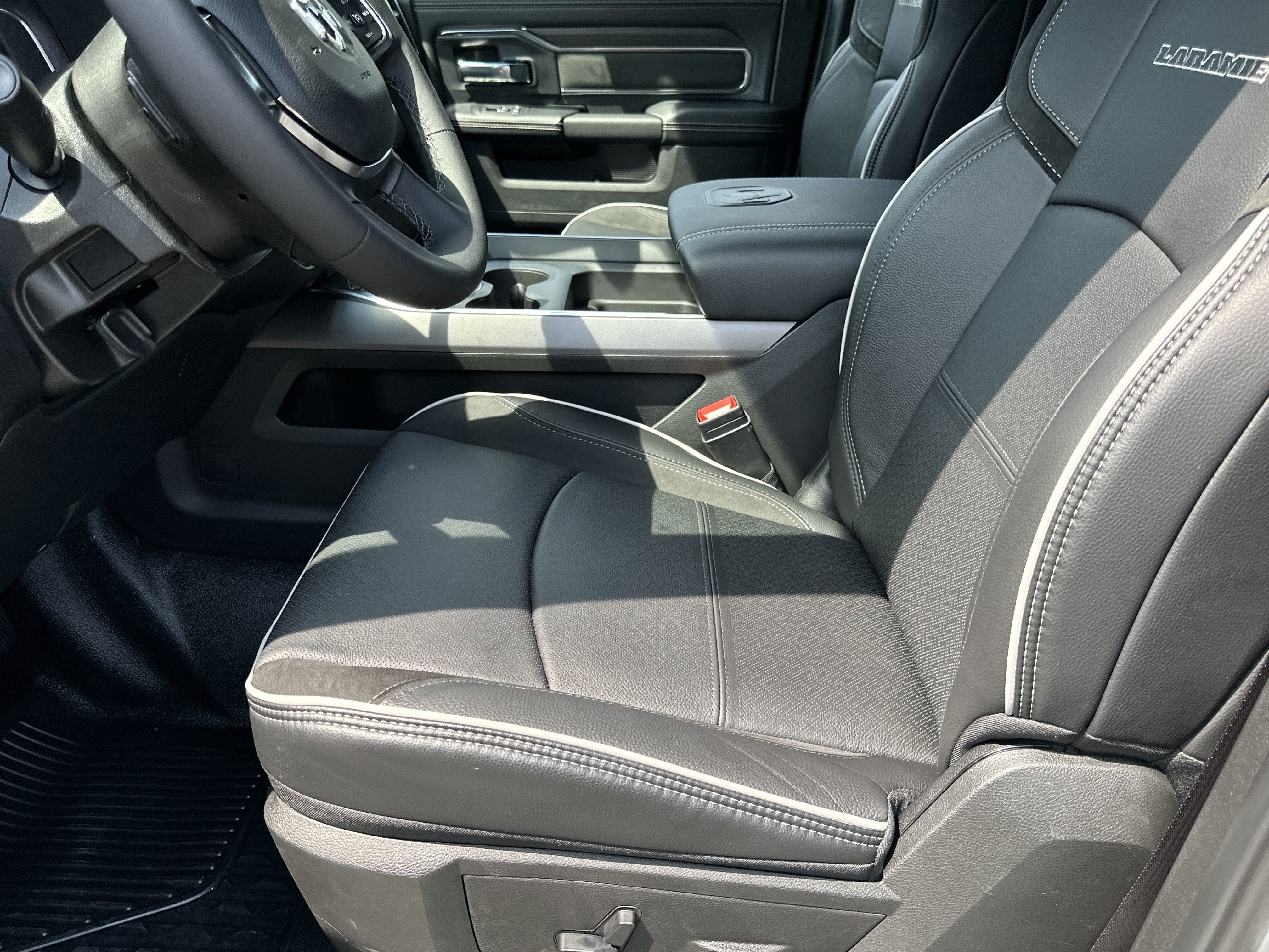 New 2027 RAM 4500 4x4 Crew Cab DRW w/ Laramie Trim Package image 10