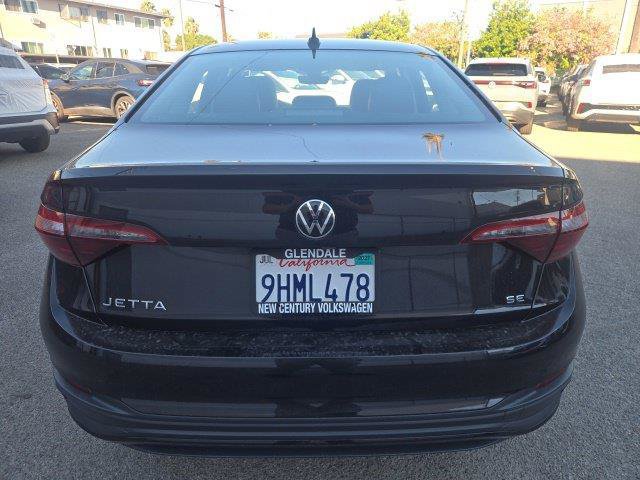 Used 2023 Volkswagen Jetta SE w/ Panoramic Sunroof Package FWD image 5