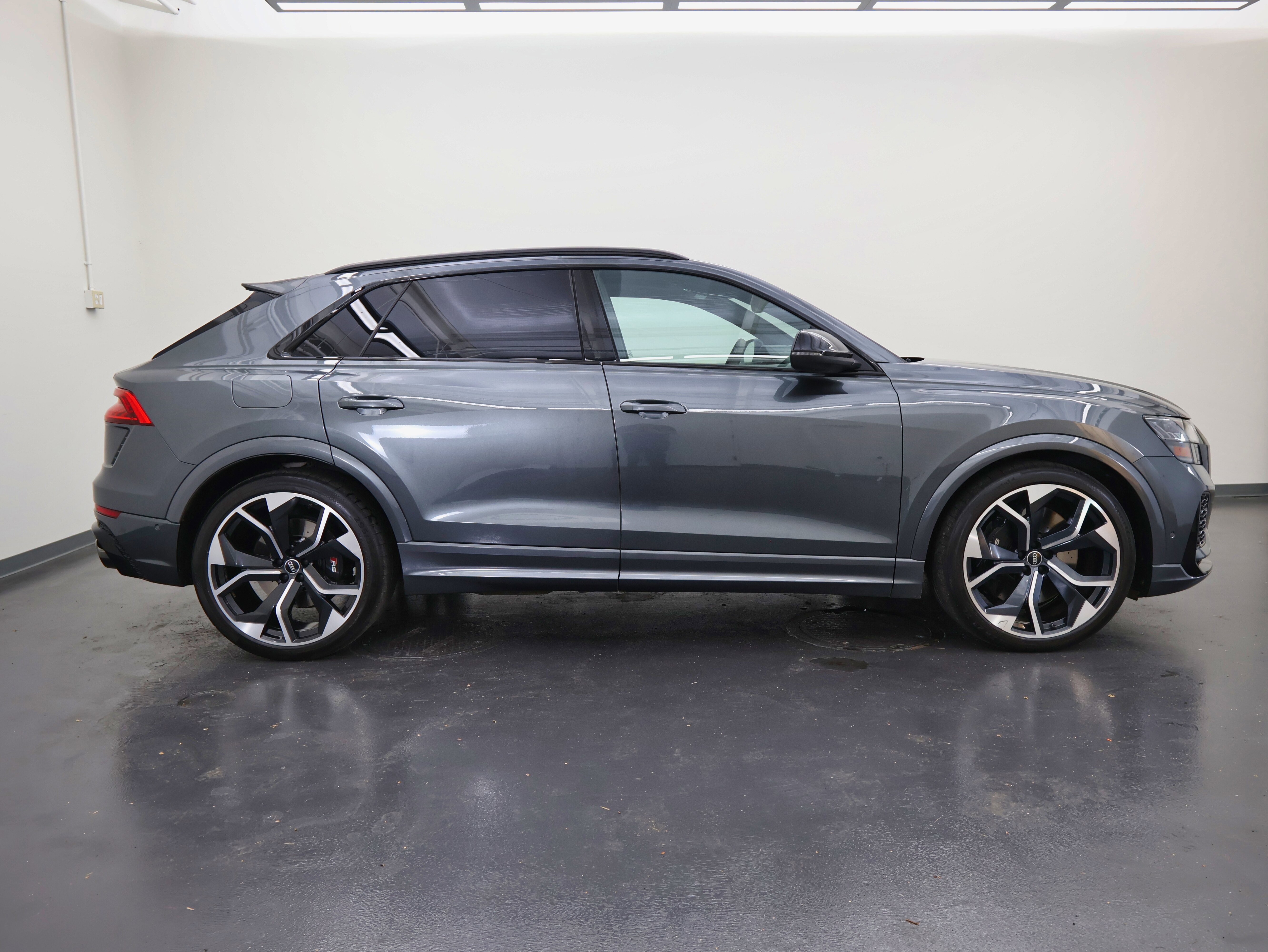 Used 2022 Audi RS Q8 w/ Black Optic Package image 2