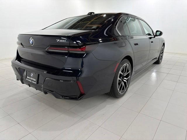 Certified 2024 BMW 740i xDrive w/ Premium Package 2 AWD/4WD image 5
