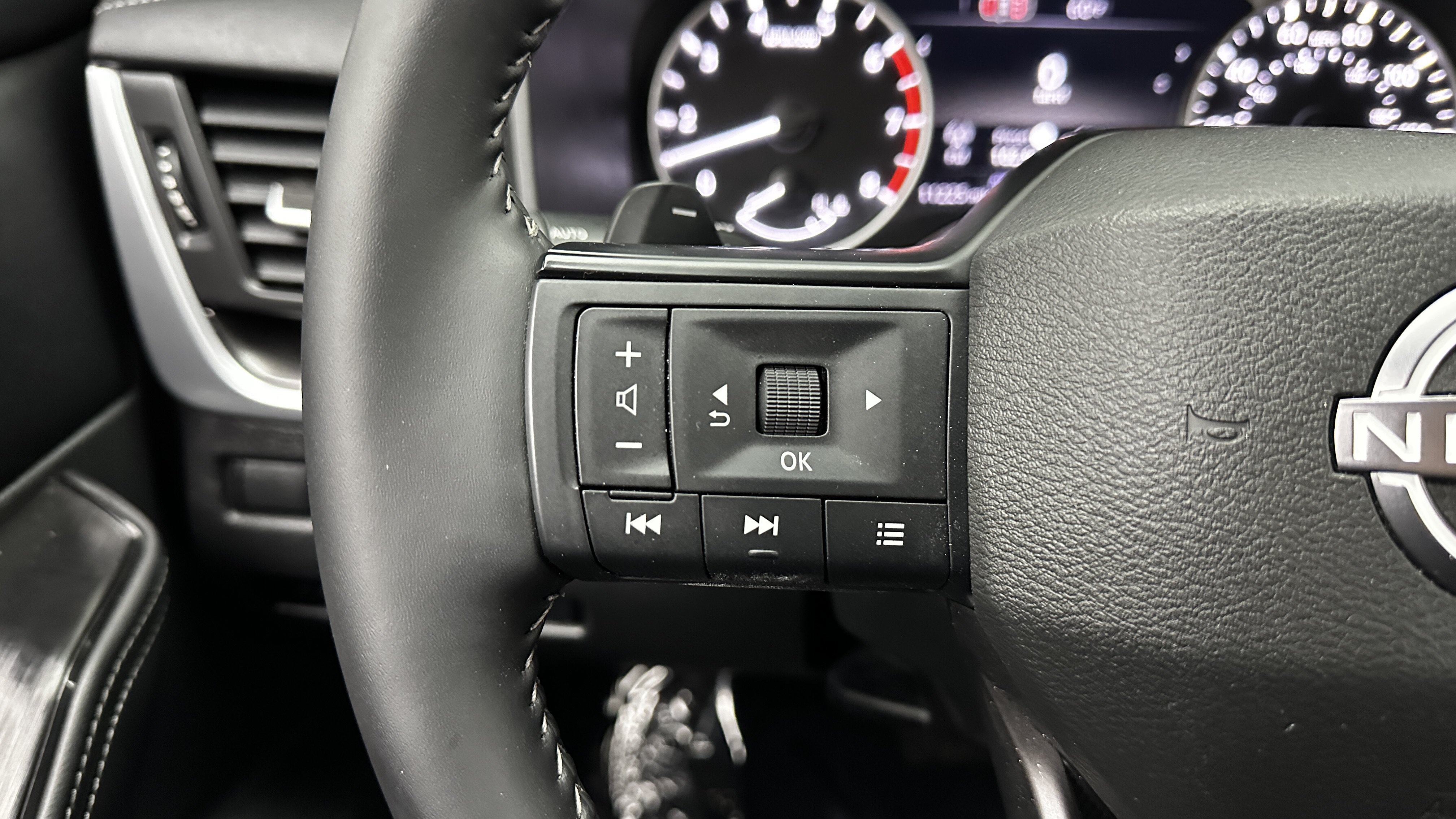 Used 2026 Nissan Rogue SV AWD/4WD image 19