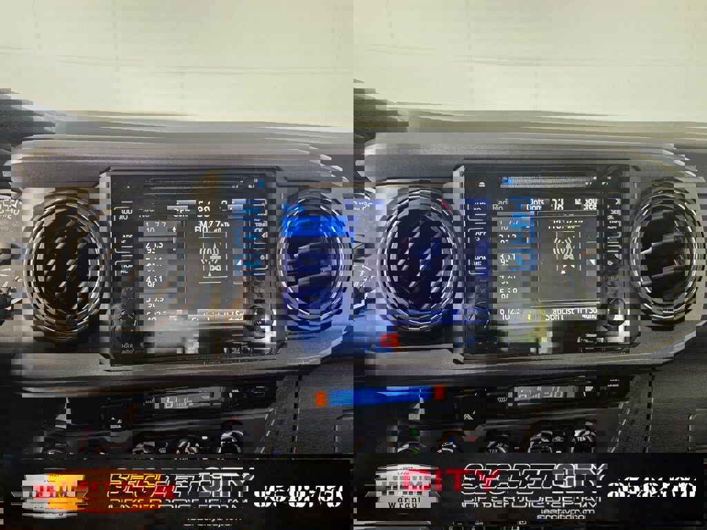 Used 2018 Toyota Tacoma TRD Sport image 19