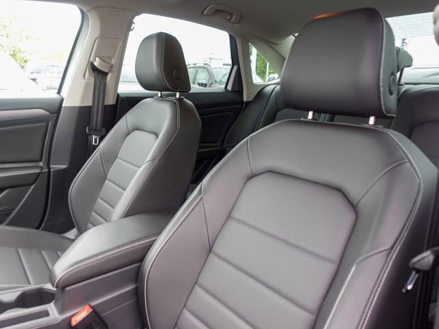 Used 2024 Volkswagen Jetta SE w/ Panoramic Sunroof Package image 22