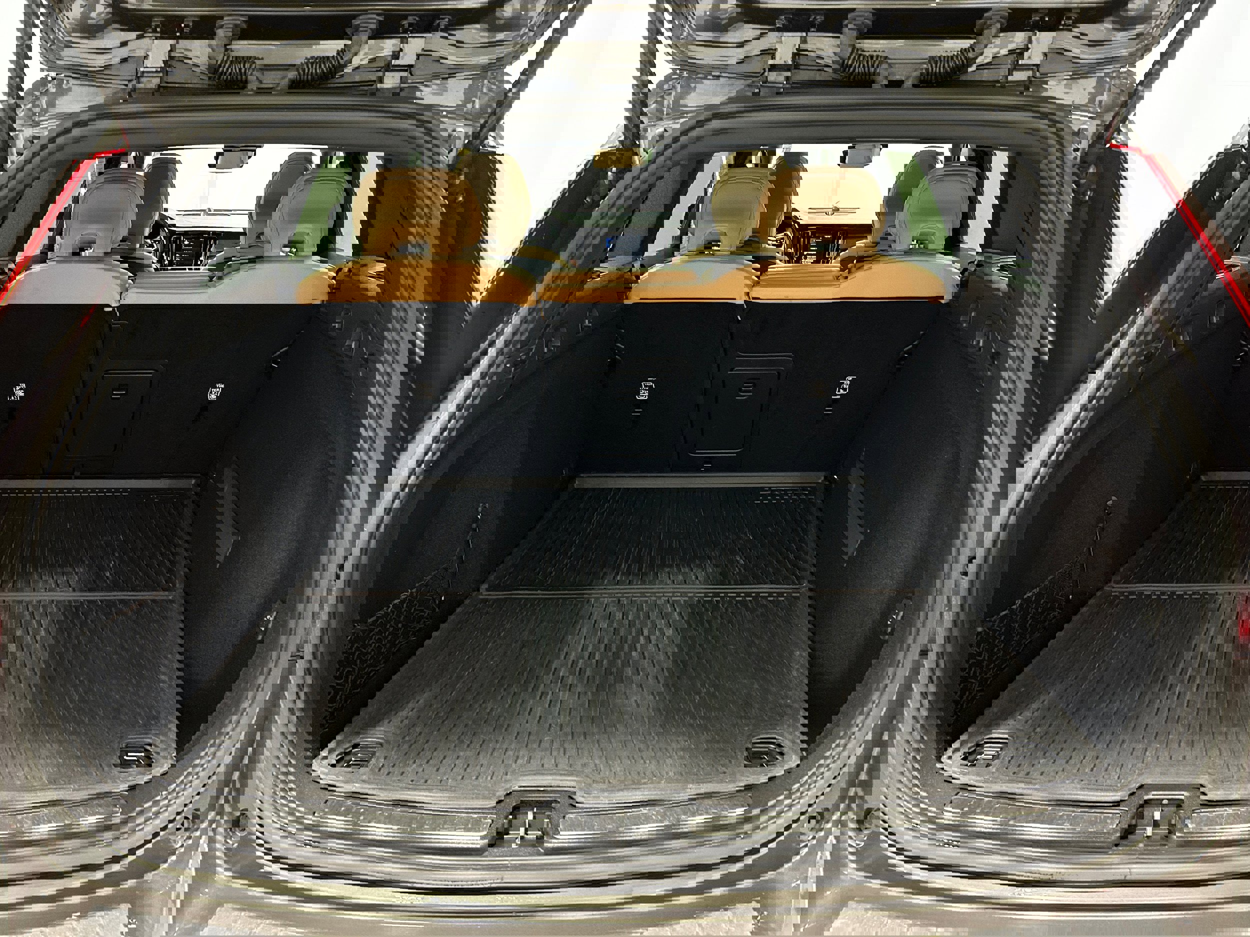 Used 2020 Volvo V60 T5 Cross Country image 32