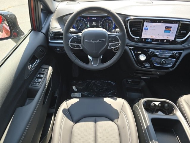 New 2026 Chrysler Pacifica Select image 3