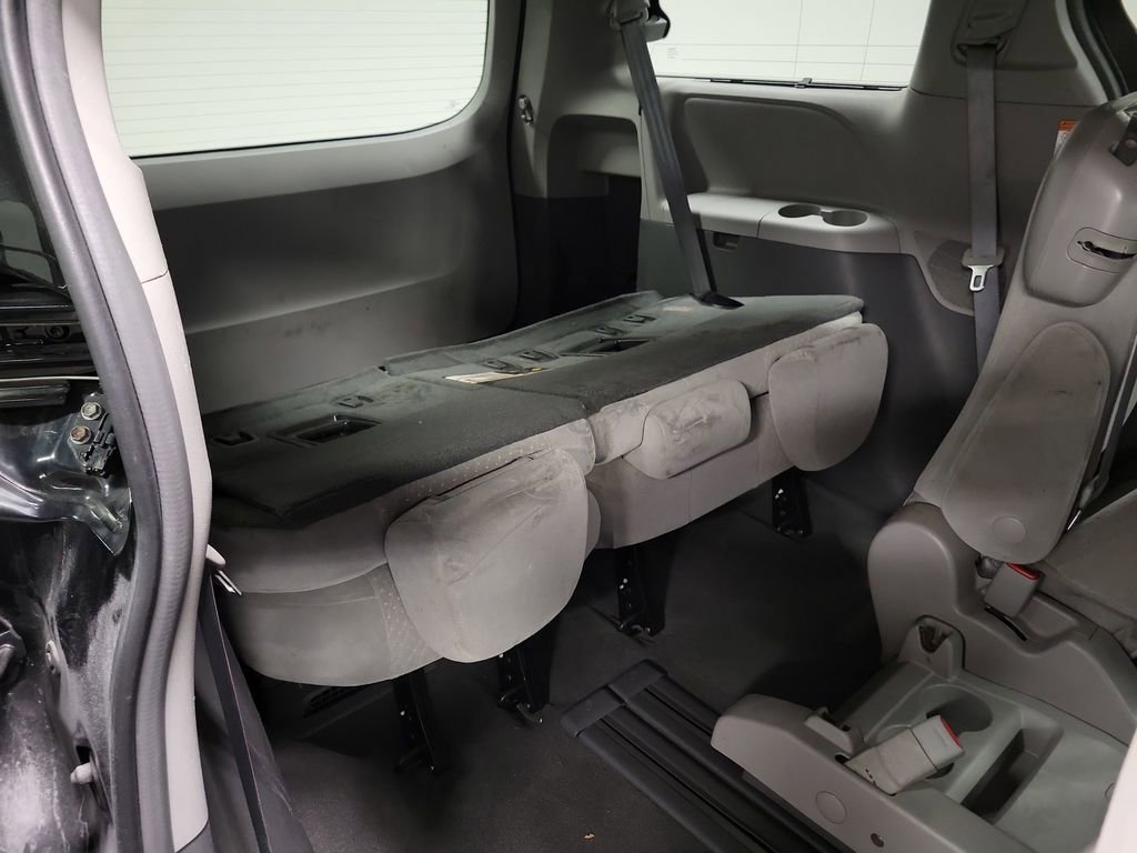 Used 2019 Toyota Sienna LE image 24
