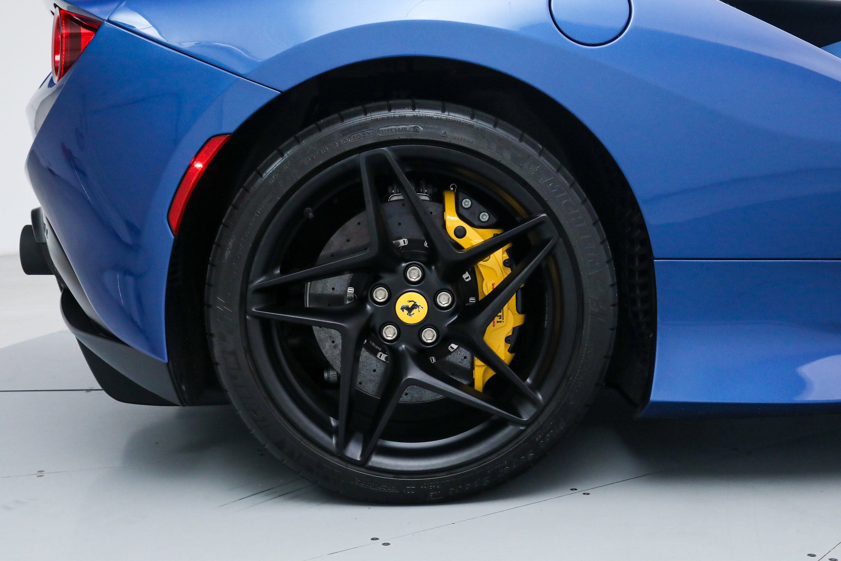 Certified 2023 Ferrari F8 Tributo RWD image 39
