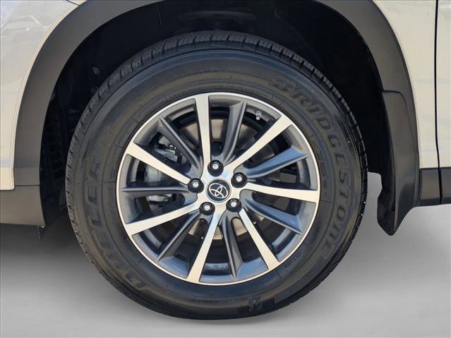 Used 2019 Toyota Highlander XLE FWD image 26