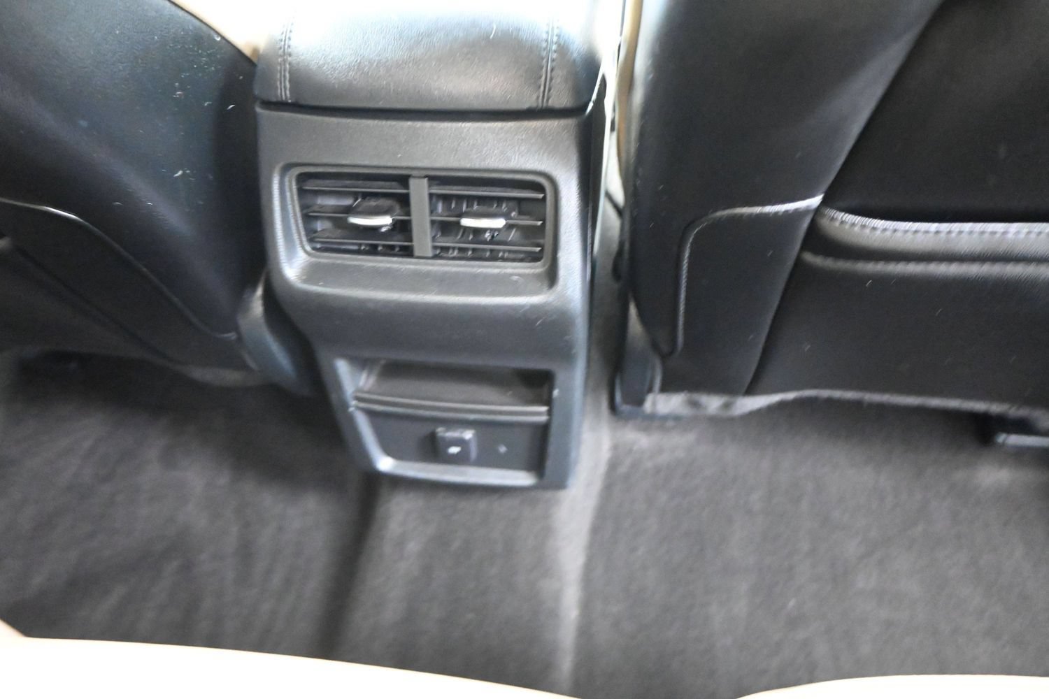 Used 2020 Ford Edge SEL FWD image 16
