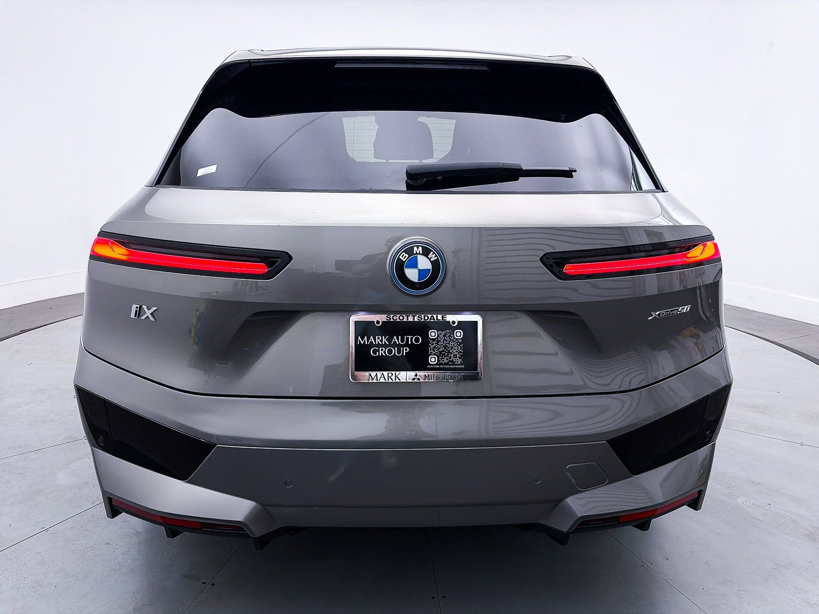 Used 2023 BMW iX xDrive50 w/ Sport Package image 16