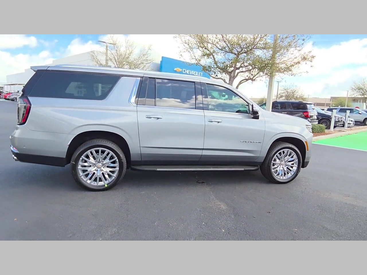 New 2026 Chevrolet Suburban Premier image 28