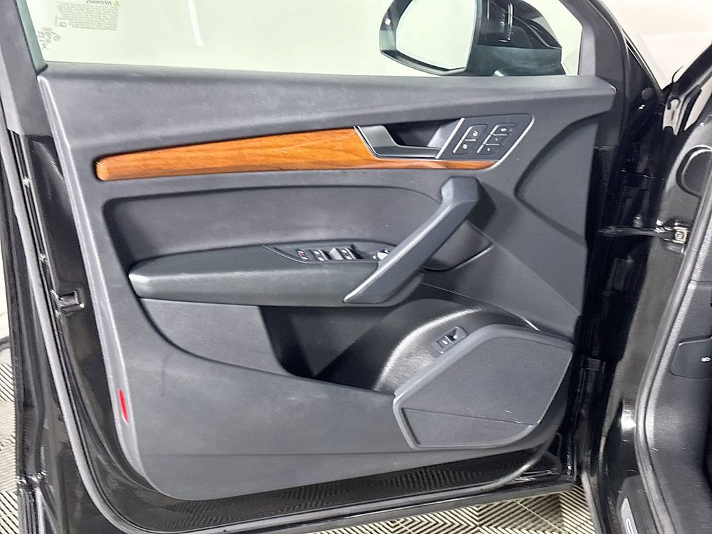 Used 2023 Audi Q5 2.0T Premium w/ Convenience Package image 10