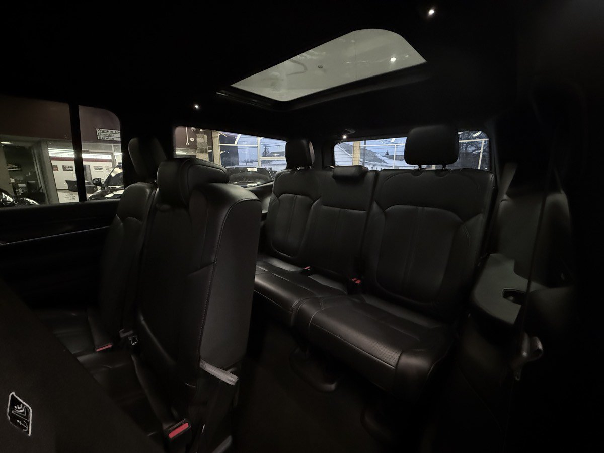Used 2024 Jeep Wagoneer 4WD w/ Premium Group I image 32