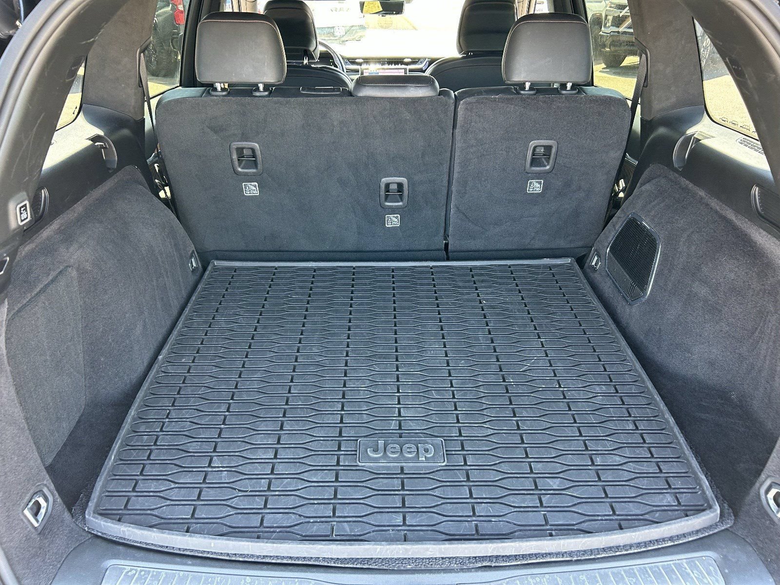Used 2022 Jeep Grand Cherokee Summit AWD/4WD image 15