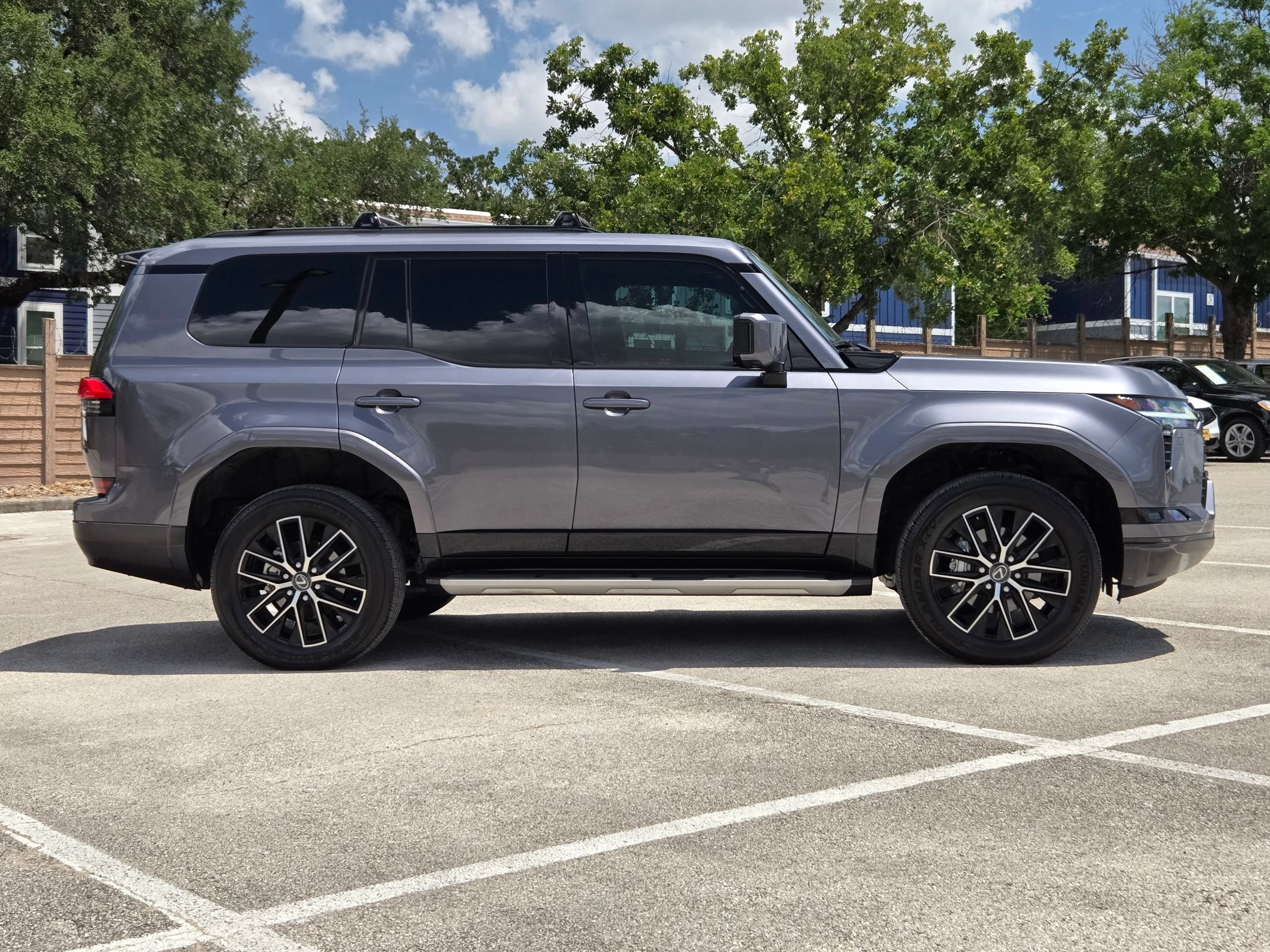 Used 2025 Lexus GX 550 w/ Cold Area Package AWD/4WD image 2