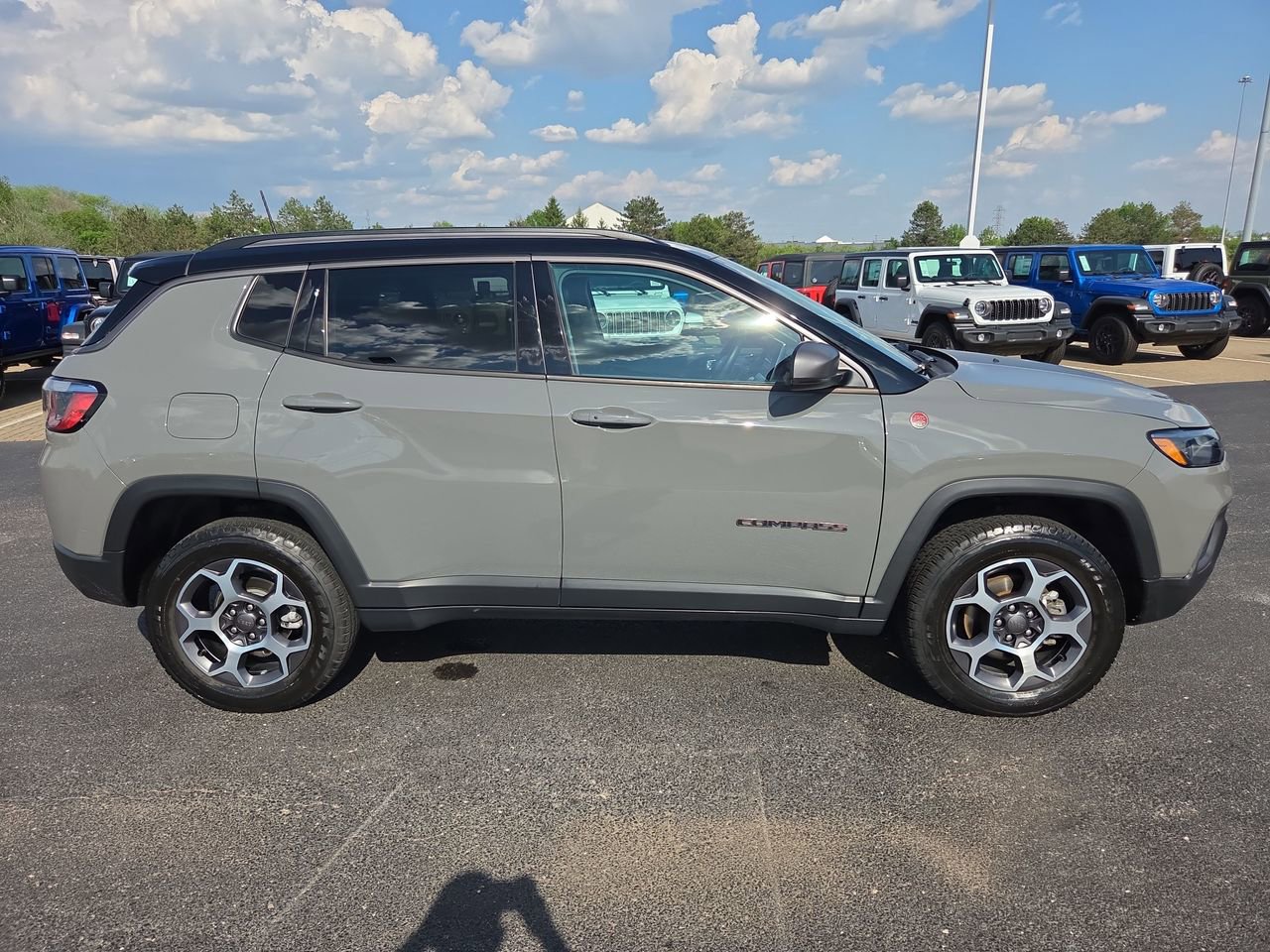 Used 2022 Jeep Compass Trailhawk w/ Trailhawk Convenience Group AWD/4WD image 8