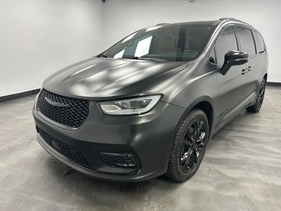 Used 2022 Chrysler Pacifica Pinnacle image 2