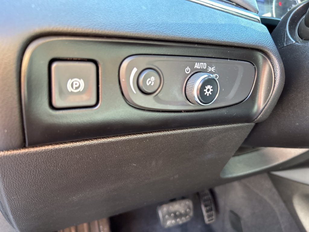 Used 2020 Buick Enclave Essence FWD image 22