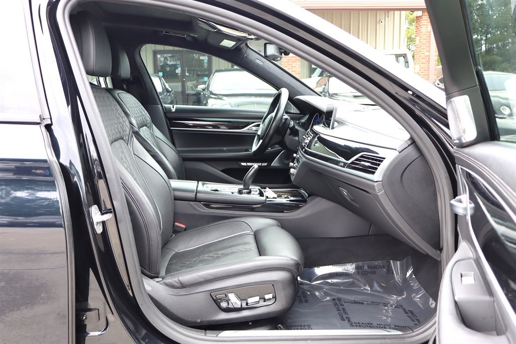 Used 2018 BMW 750i xDrive AWD/4WD image 17