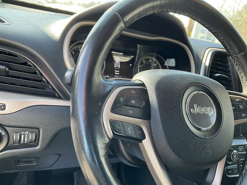 Used 2016 Jeep Cherokee Limited image 24