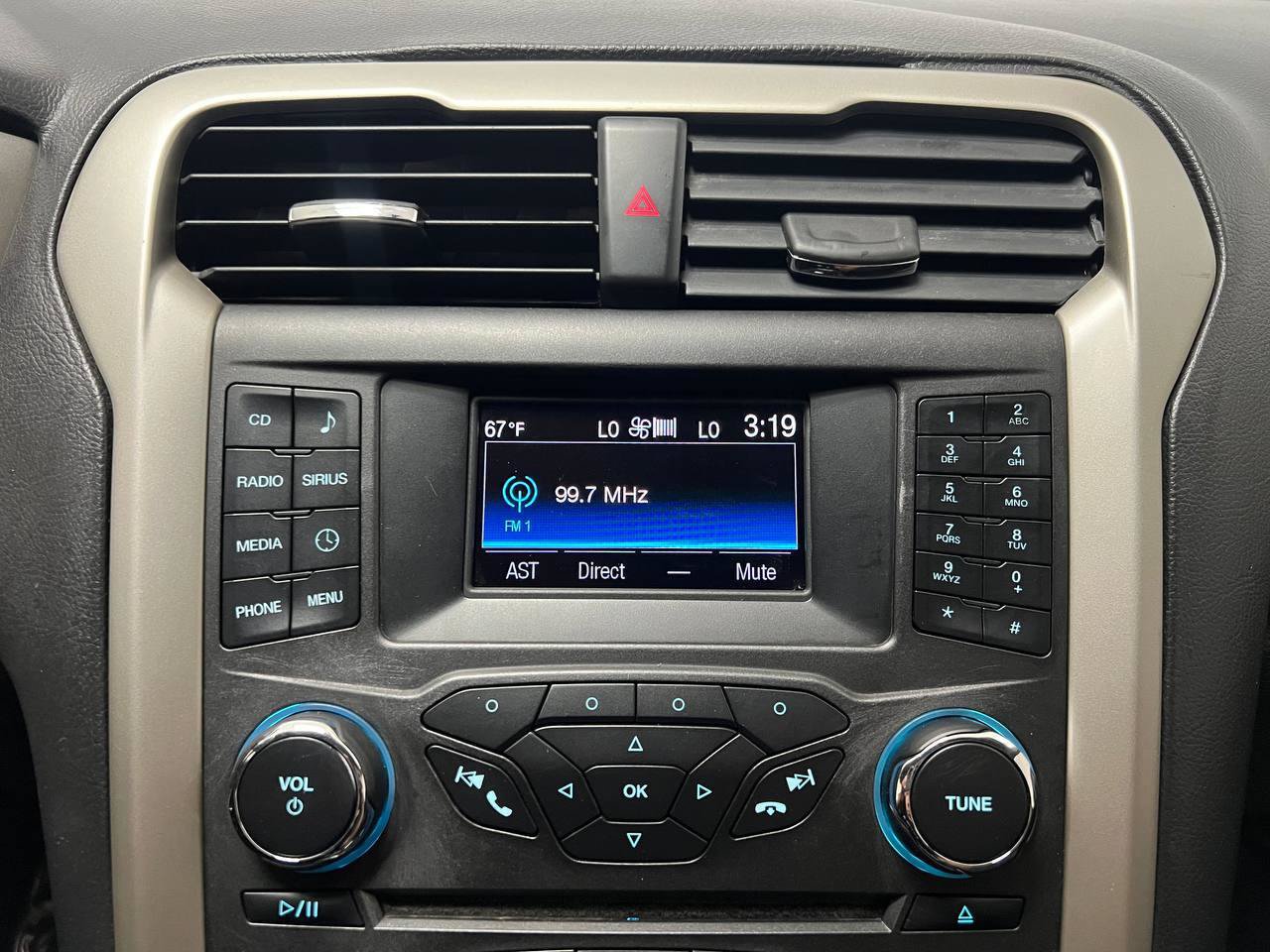 Used 2016 Ford Fusion SE w/ Equipment Group 502A FWD image 18