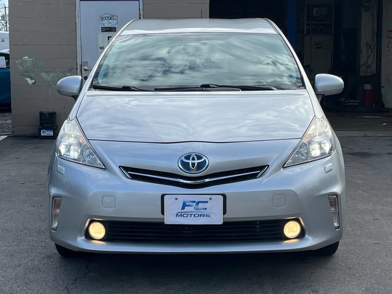 Used 2012 Toyota Prius V Five FWD image 2