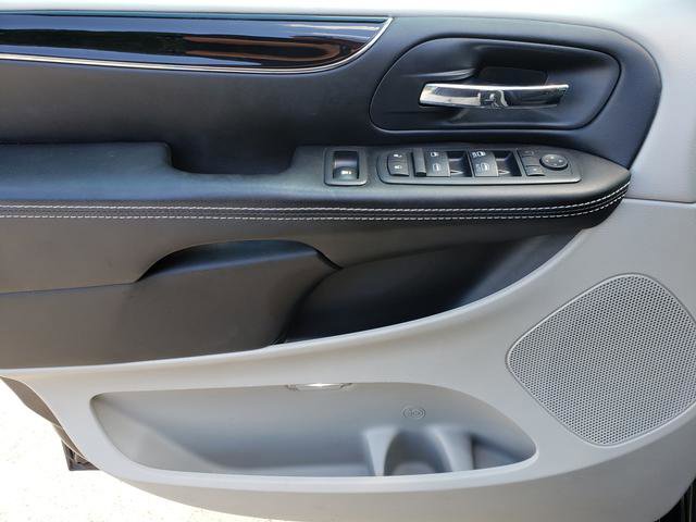 Used 2016 Dodge Grand Caravan SE image 11