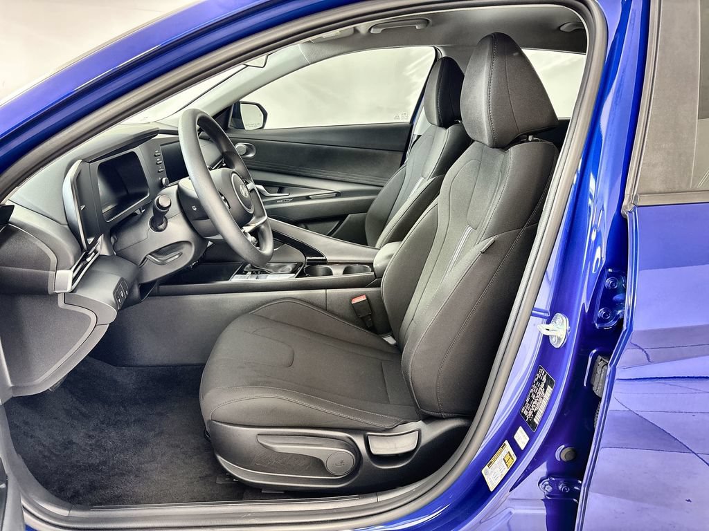 Certified 2025 Hyundai Elantra Hybrid FWD image 13