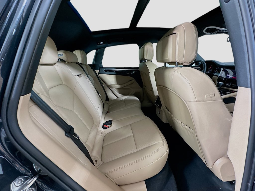 Certified 2026 Porsche Macan AWD/4WD image 30