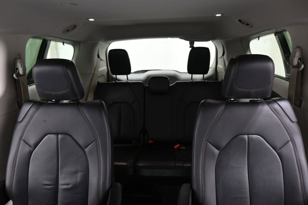 Used 2018 Chrysler Pacifica Touring-L Plus image 33