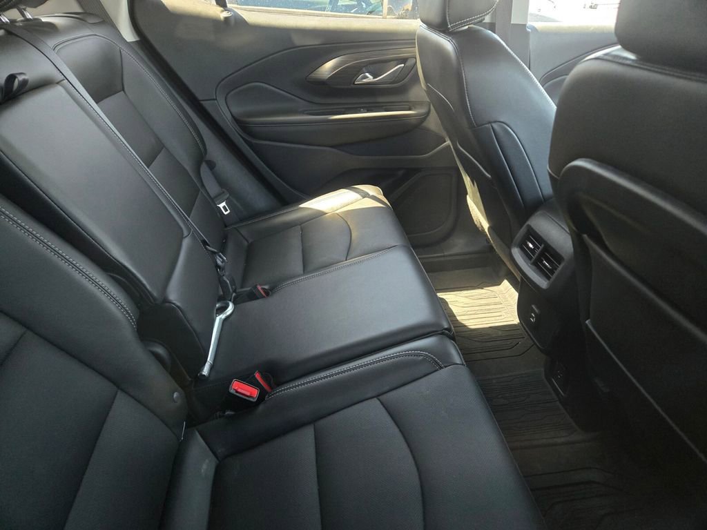 Used 2023 GMC Terrain SLT w/ Tech Package AWD/4WD image 4