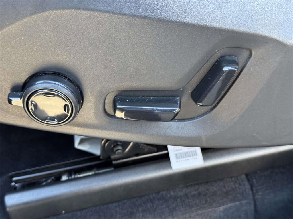 Certified 2024 Volvo XC90 B6 Ultimate w/ Protection Package Premier image 18