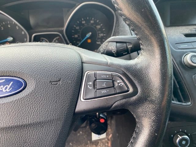 Used 2015 Ford Focus SE w/ SE Cold Weather Package FWD image 19