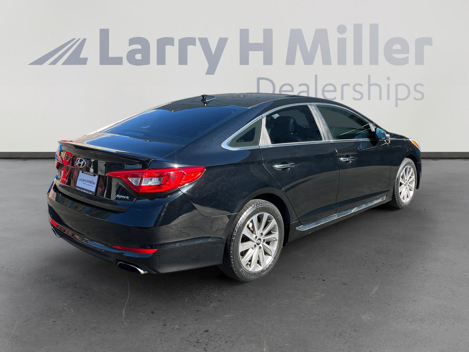 Used 2015 Hyundai Sonata Sport w/ Option Group 03 FWD image 5