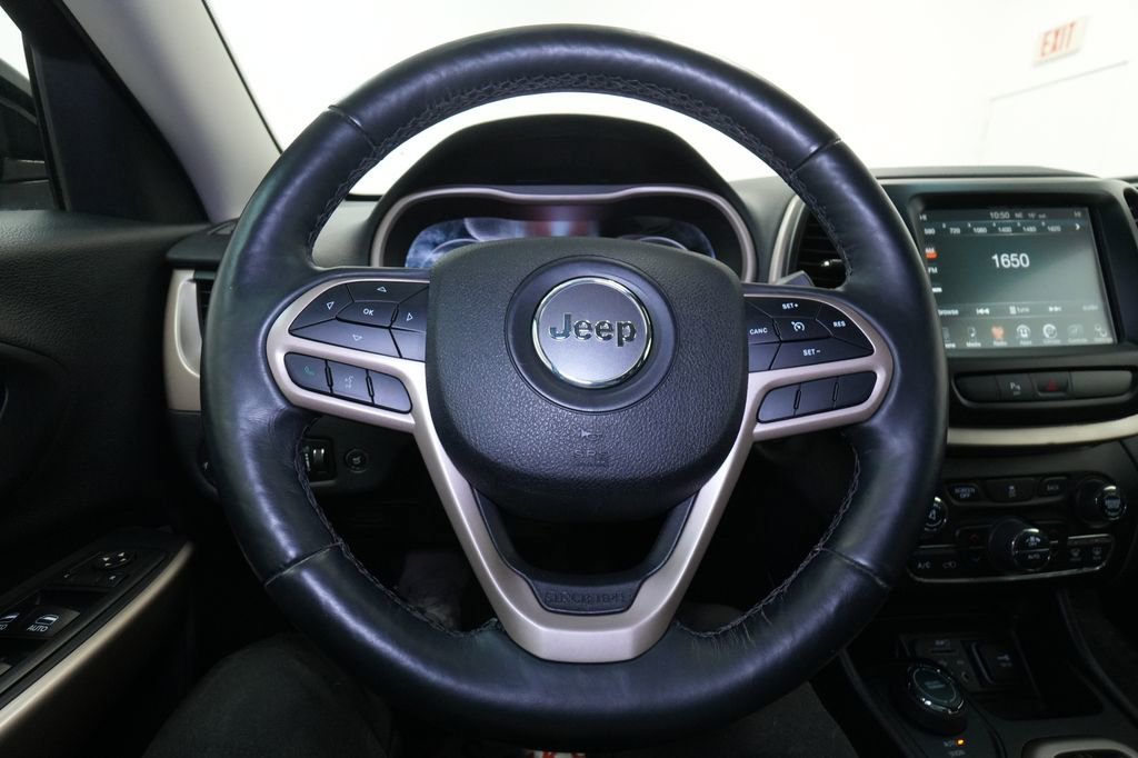 Used 2018 Jeep Cherokee Limited image 35