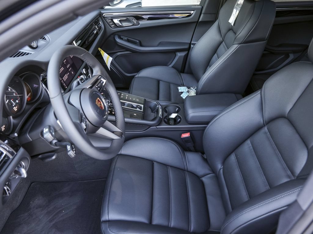 Certified 2026 Porsche Macan AWD/4WD image 15