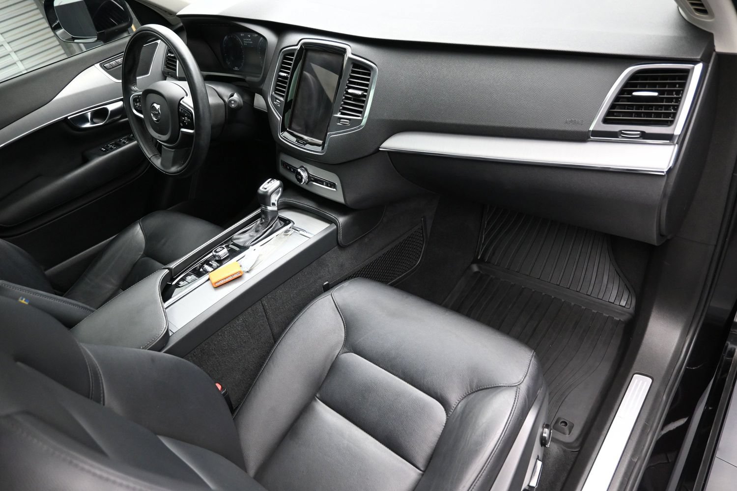 Used 2021 Volvo XC90 T5 Momentum w/ Protection Package Premier FWD image 40
