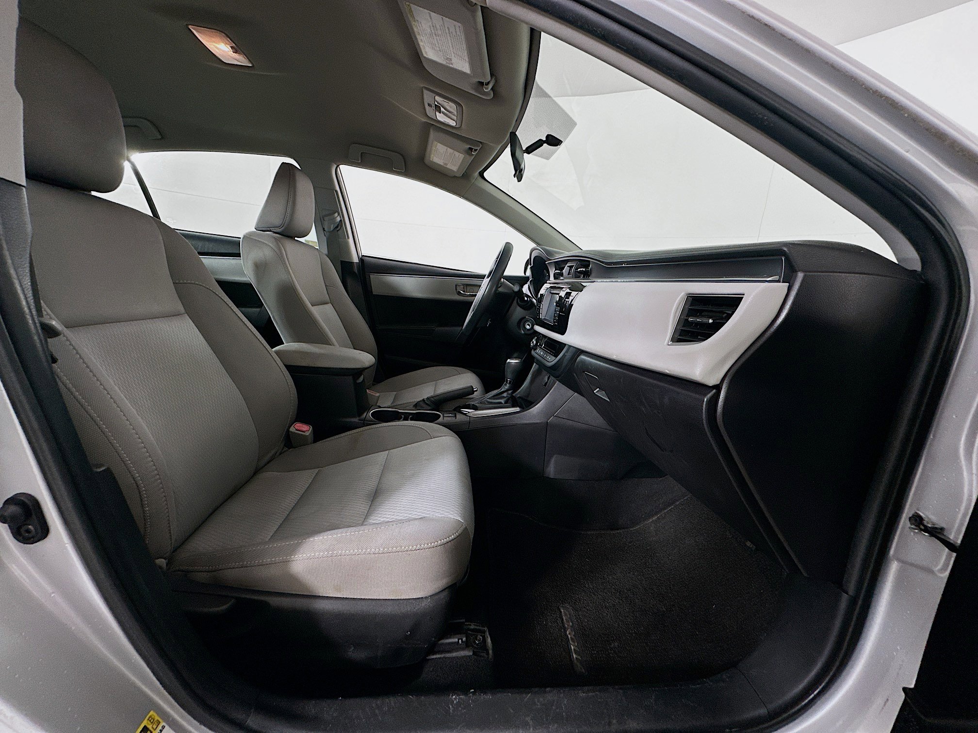 Used 2016 Toyota Corolla LE image 29