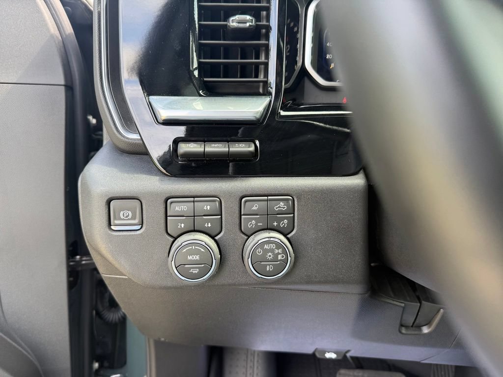 Used 2026 Chevrolet Silverado 2500 LTZ w/ LTZ Premium Package AWD/4WD image 40