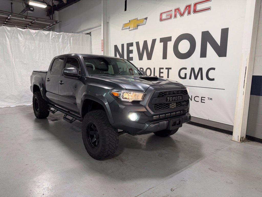 Used 2021 Toyota Tacoma TRD Sport w/ TRD Premium Sport Package AWD/4WD image 2