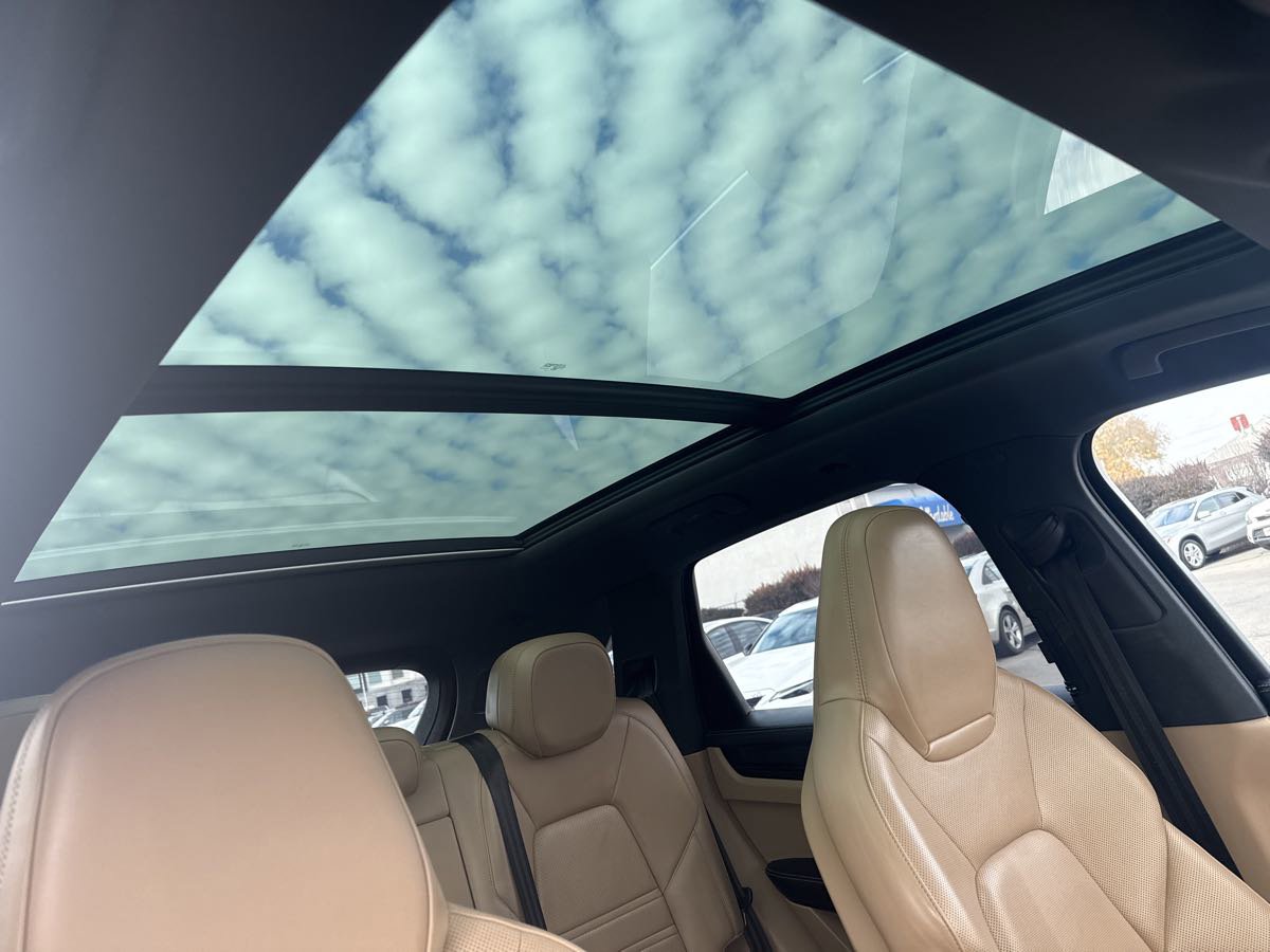 Used 2020 Porsche Cayenne S image 27