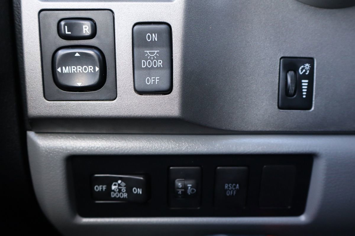 Used 2010 Toyota Tundra 4x4 CrewMax image 29