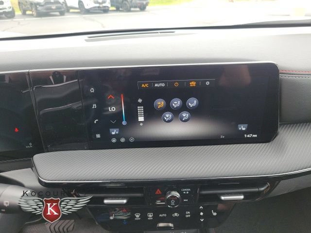 New 2026 Nissan Kicks SR w/ Cold Weather Package AWD/4WD image 13