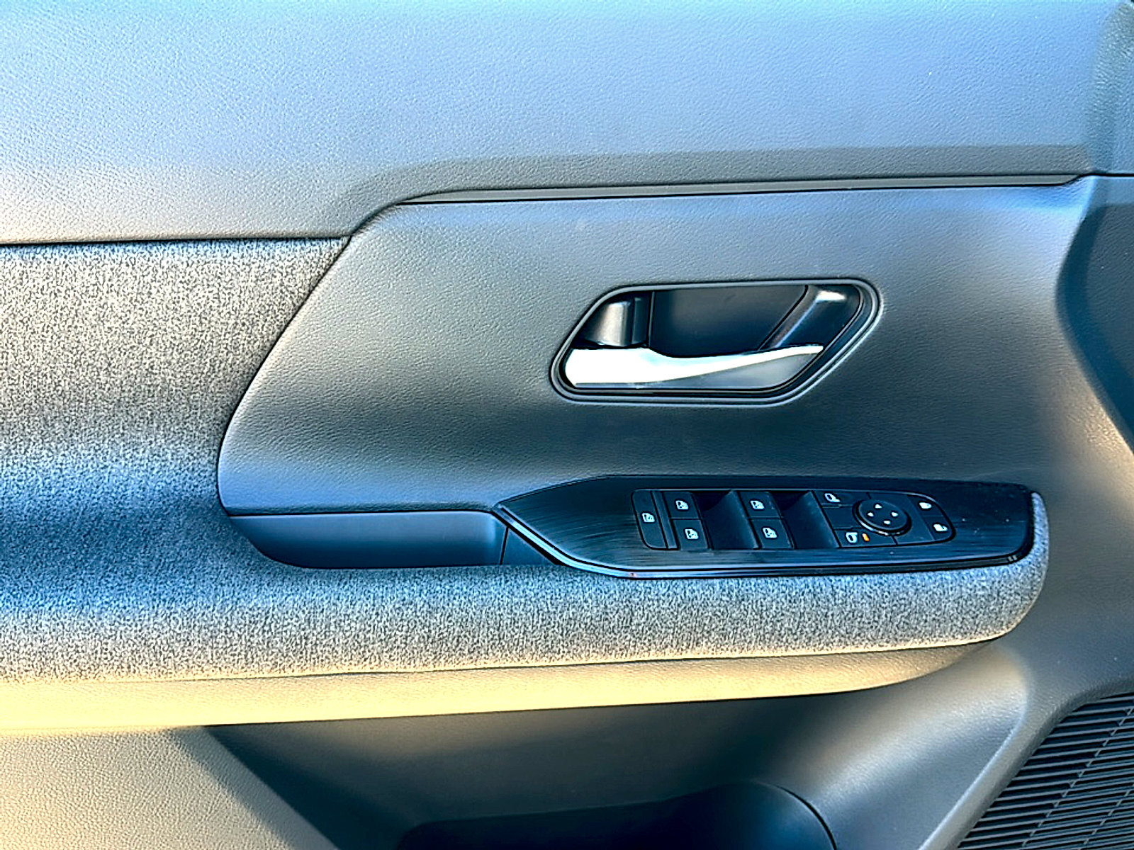 New 2026 Nissan Kicks SV w/ SV Premium Package image 14