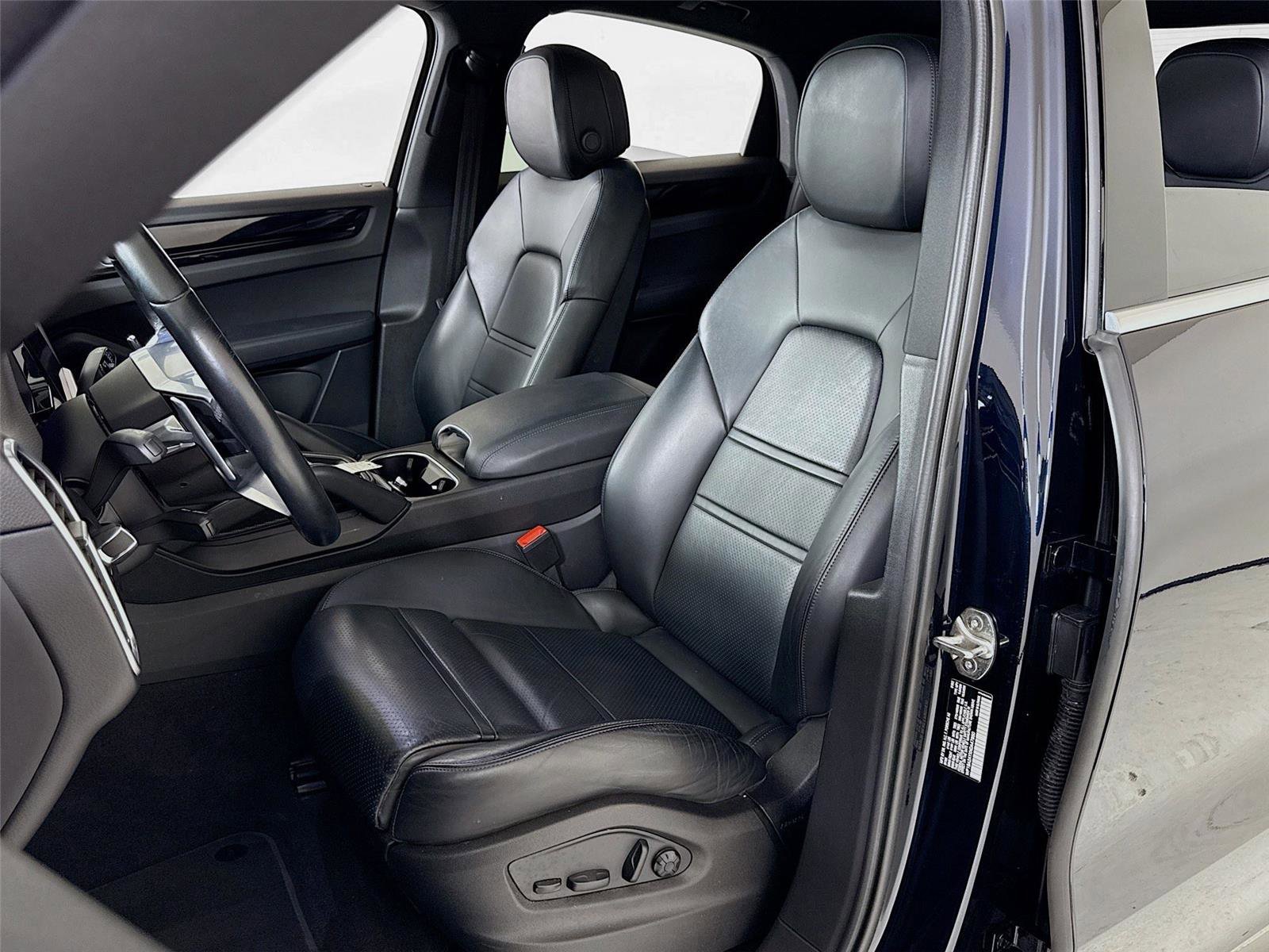 Used 2022 Porsche Cayenne Coupe w/ Premium Package image 14