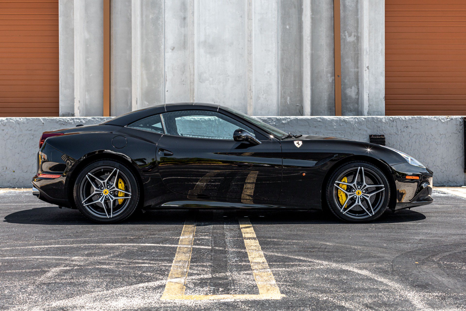 Used 2017 Ferrari California T RWD image 11